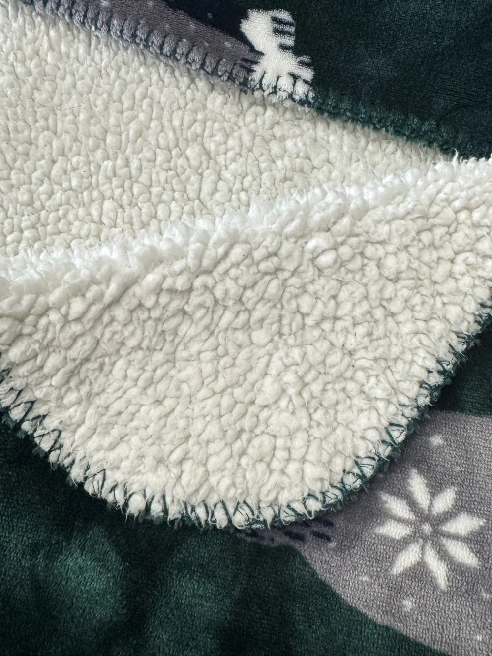 Tommy Hilfiger Polar Bear 50x70 Plush Throw Blanket - Forest Green & Cream